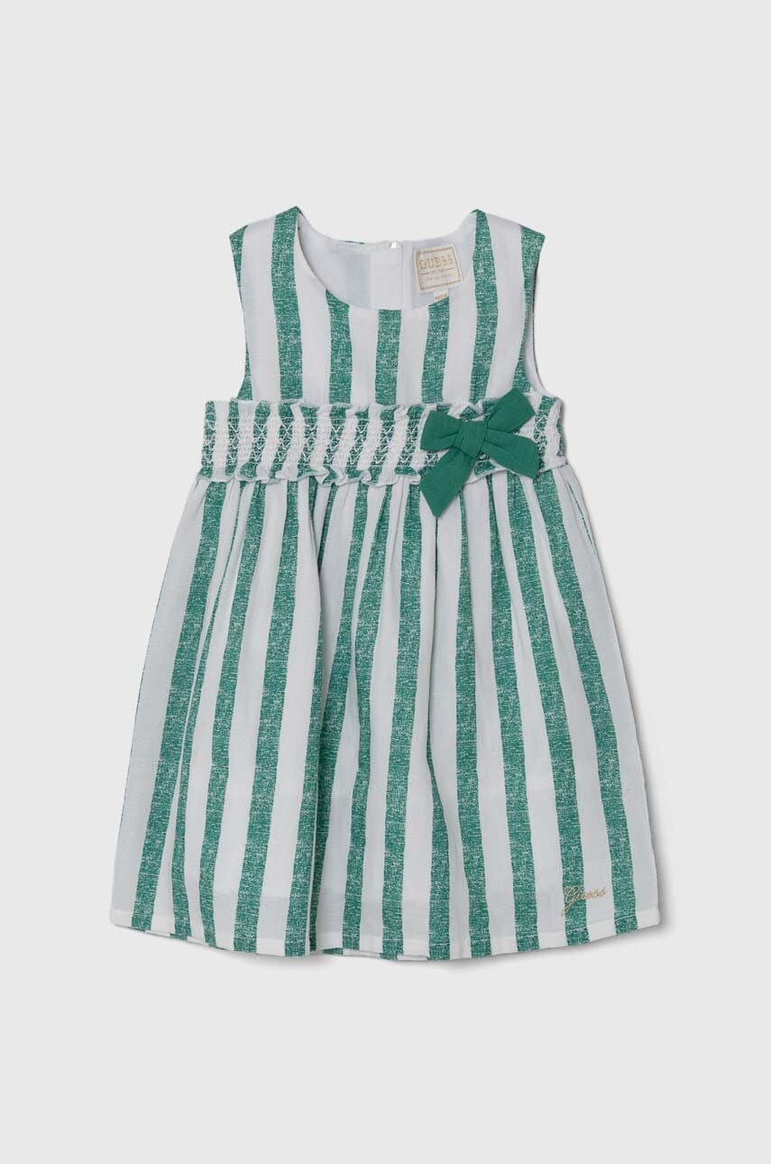 Levně Dětské šaty s příměsí lnu Guess zelená barva, mini