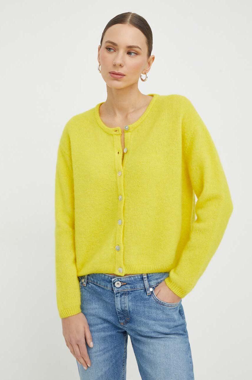E-shop Vlněný svetr American Vintage žlutá barva, lehký