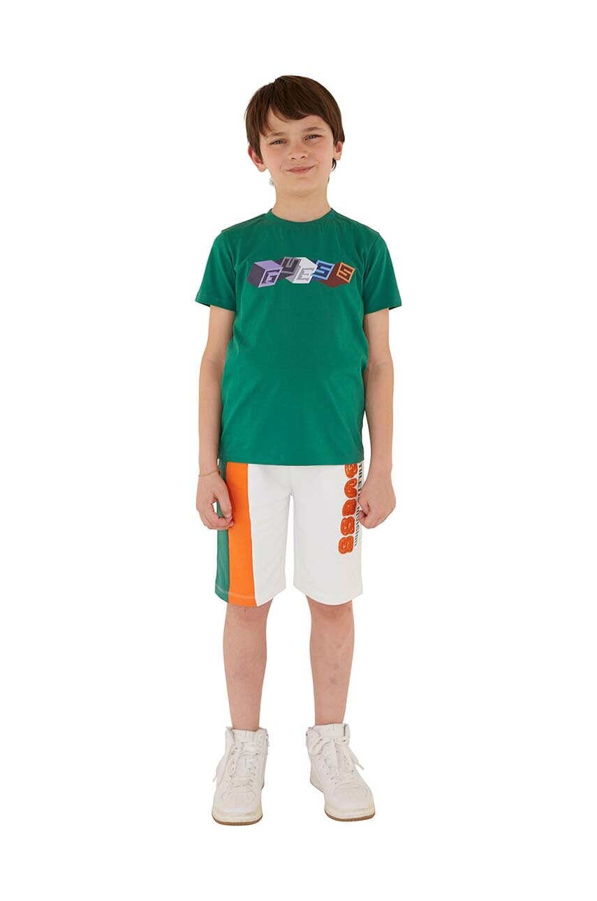 Levně Dětské bavlněné šortky Guess bílá barva, nastavitelný pas