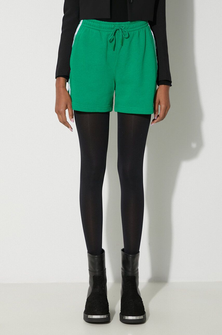 adidas Originals pantaloni scurți 3-Stripes French Terry de damă, culoarea verde cu aplicații, talie înaltă IP0697