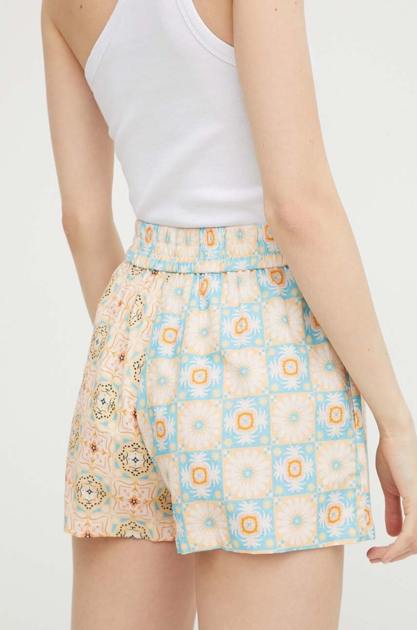 Λινό σορτς Never Fully Dressed φωτογραφία