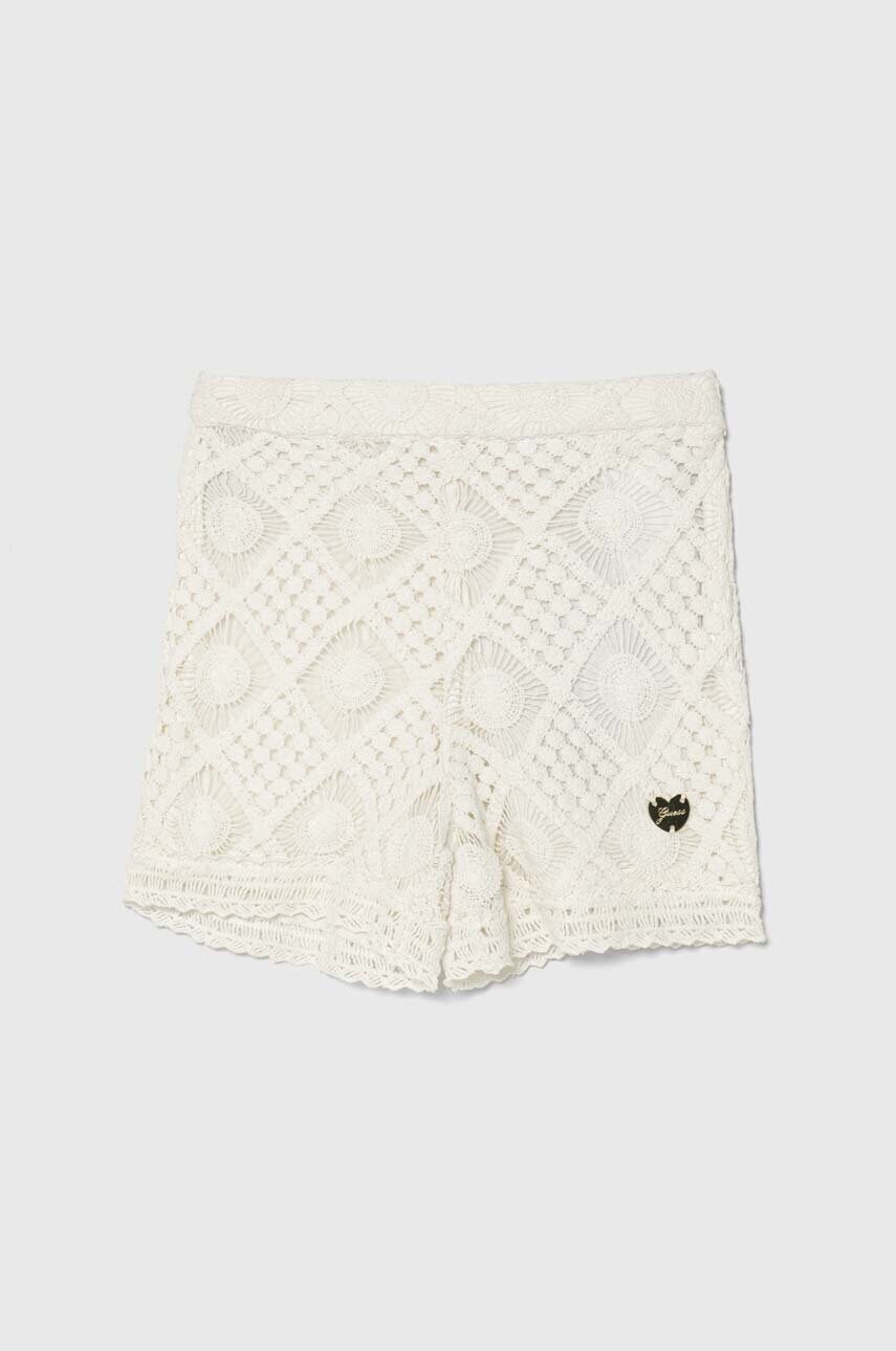 Levně Dětské bavlněné šortky Guess bílá barva, hladké