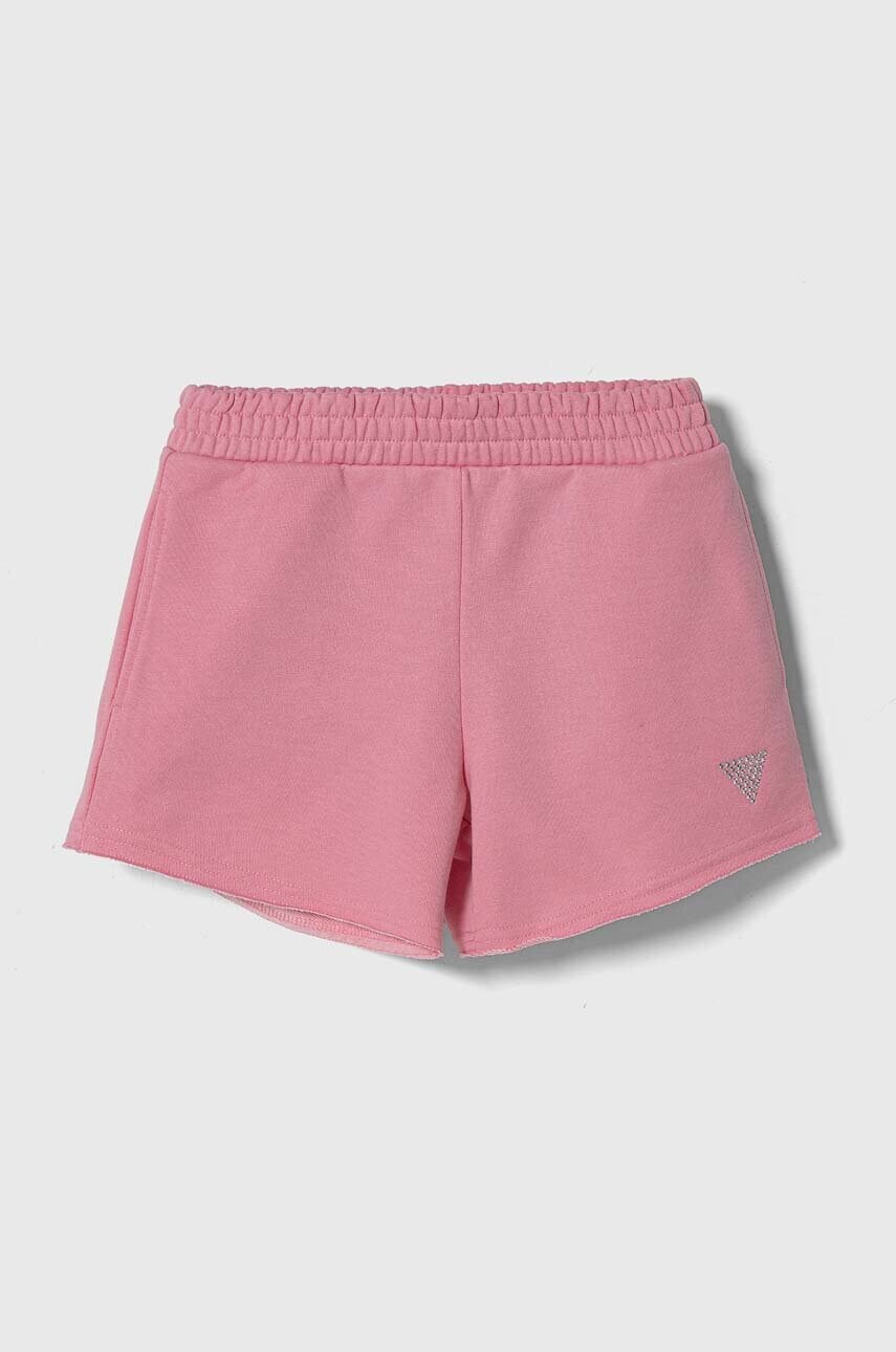 Levně Dětské kraťasy Guess růžová barva, s aplikací
