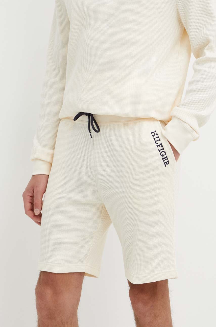 

Памучен къс панталон Tommy Hilfiger в бежово UM0UM03096, Бежов