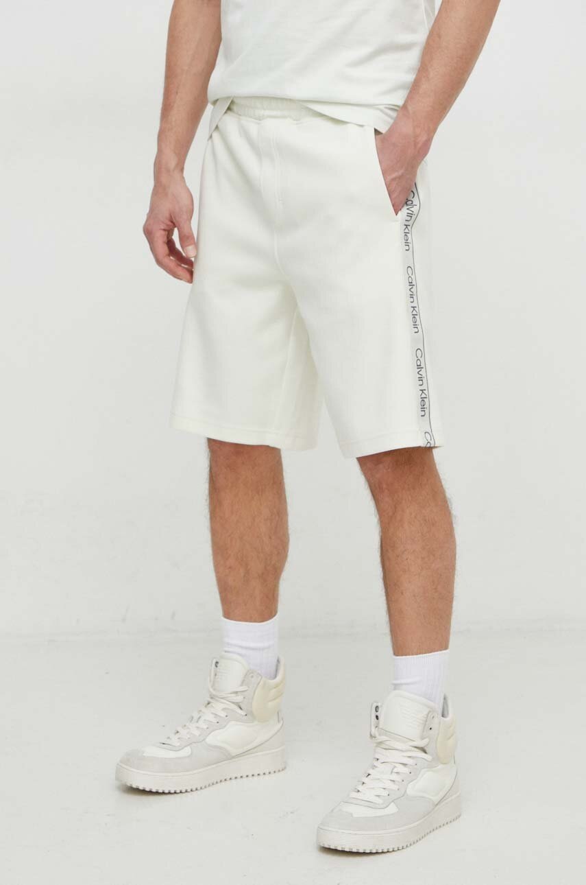 

Къс панталон Calvin Klein в бежово K10K112964, Зелен
