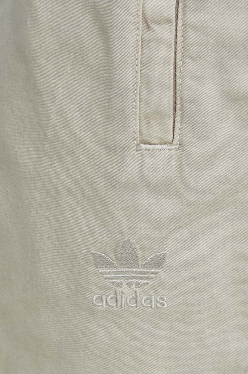 Βαμβακερό σορτσάκι adidas Originals χρώμα: μπεζ, IS1733 φωτογραφία