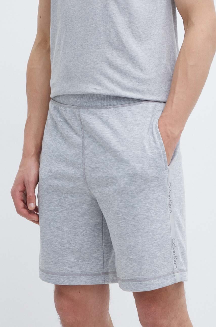 Levně Tréninkové šortky Calvin Klein Performance šedá barva, melanžové