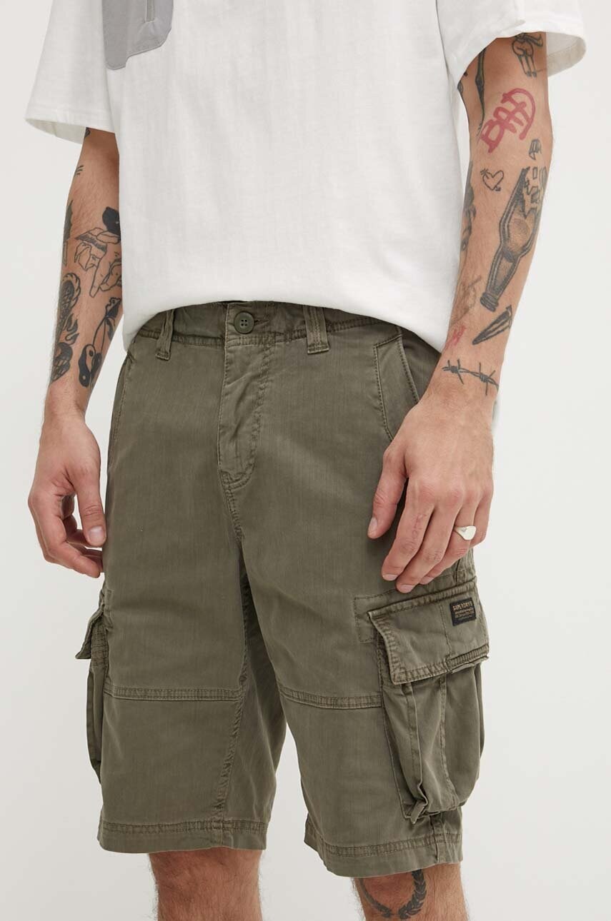 

Къс панталон Superdry в зелено, Зелен