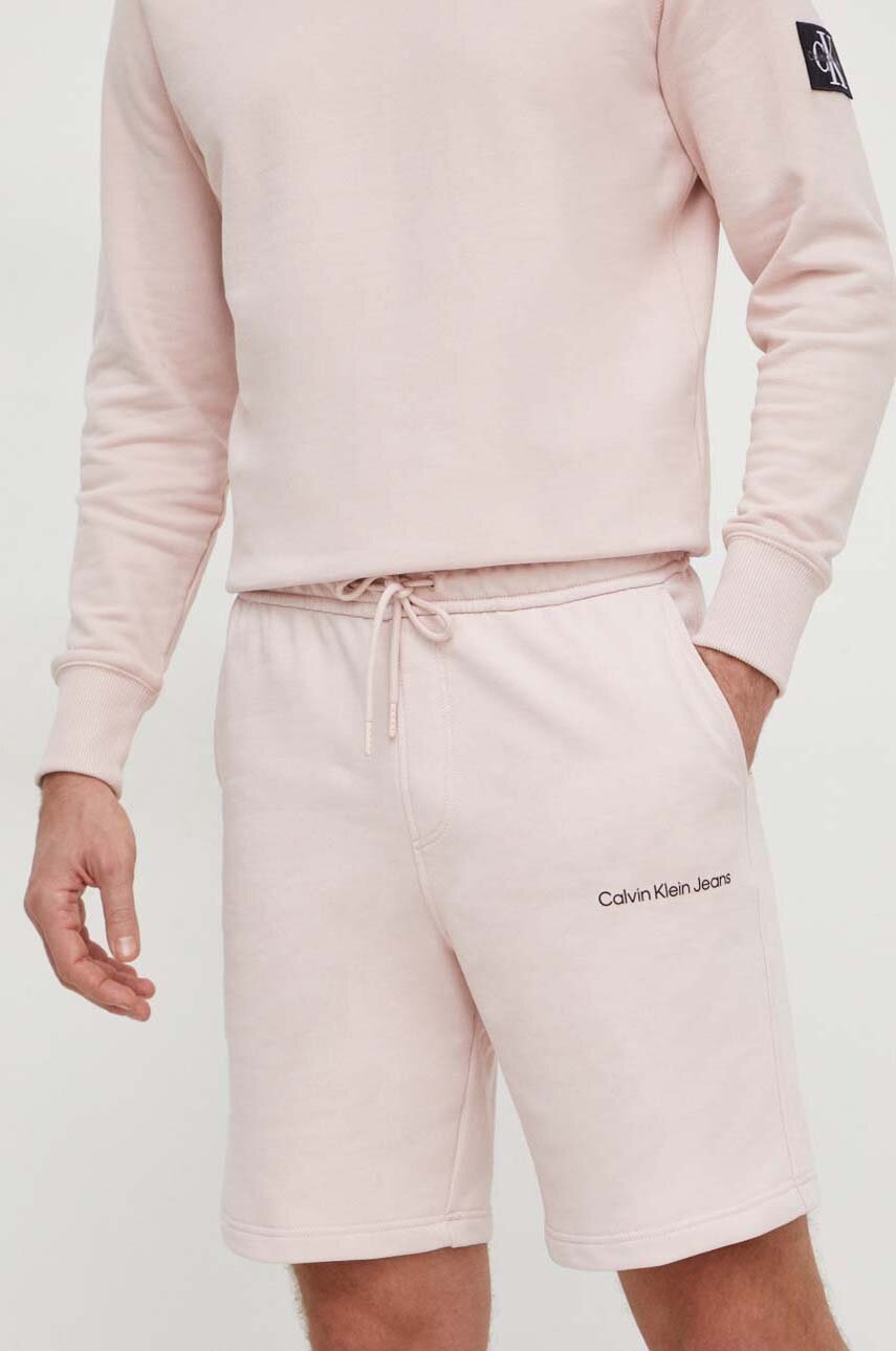 

Памучен къс панталон Calvin Klein Jeans в розово J30J325133, Розов