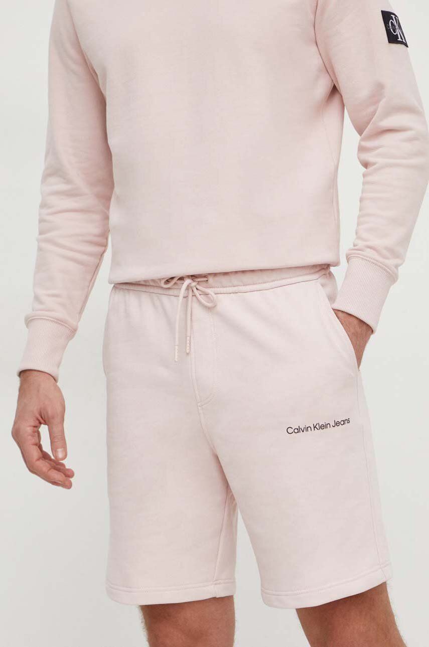 Levně Bavlněné šortky Calvin Klein Jeans růžová barva