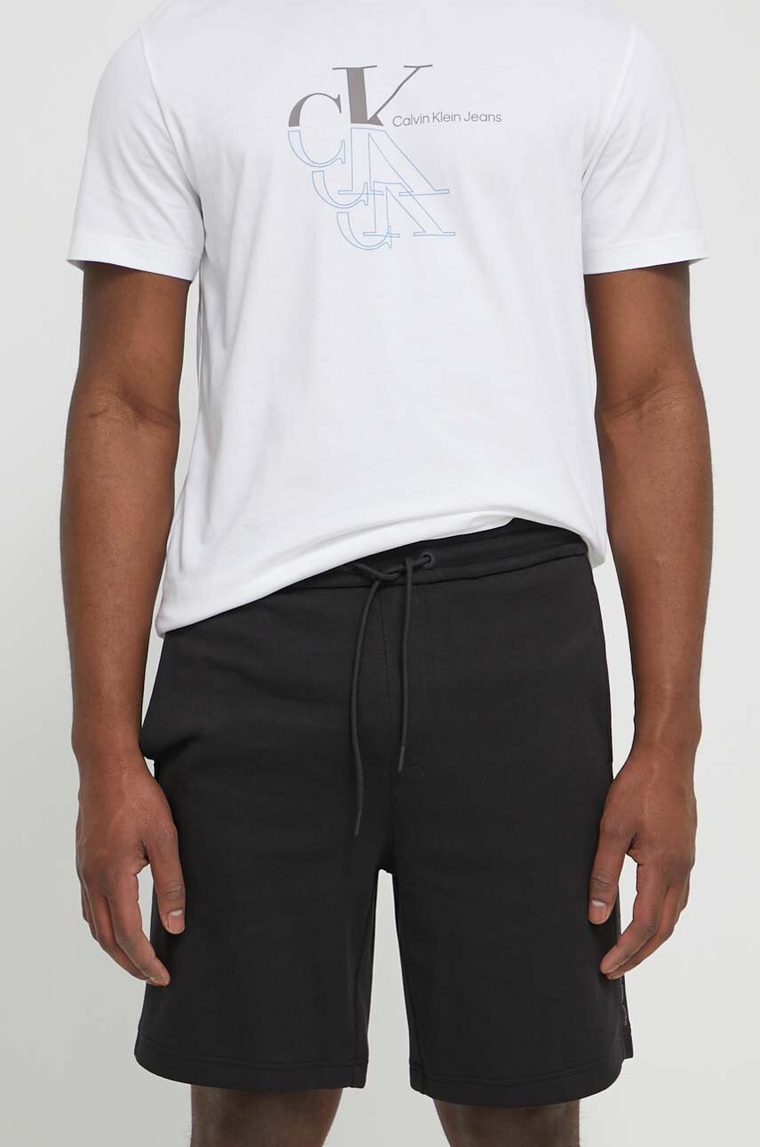 

Къс панталон Calvin Klein Jeans в черно J30J325129, Черен