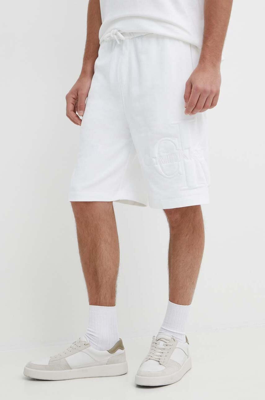 

Къс панталон Calvin Klein Jeans в бяло J30J325134, Бял