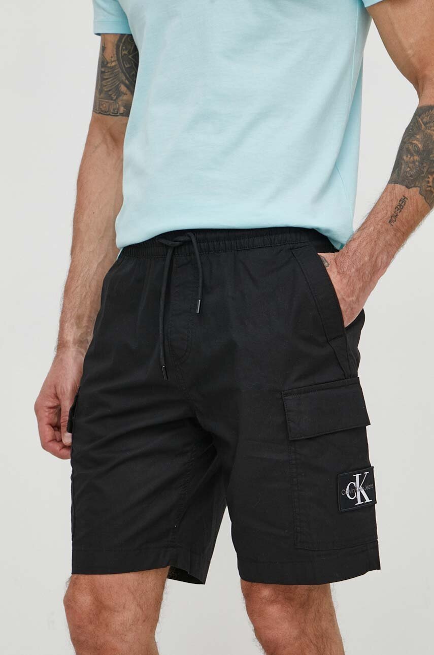 

Къс панталон Calvin Klein Jeans в черно J30J325138, Черен