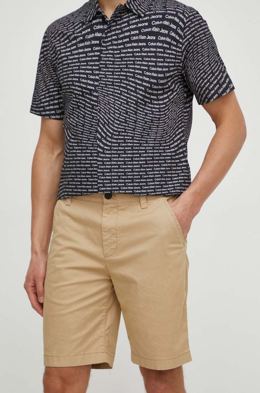 

Къс панталон Calvin Klein Jeans в бежово J30J325139, Бежов