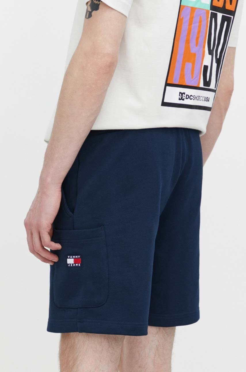Бавовняні шорти Tommy Jeans колір синій 