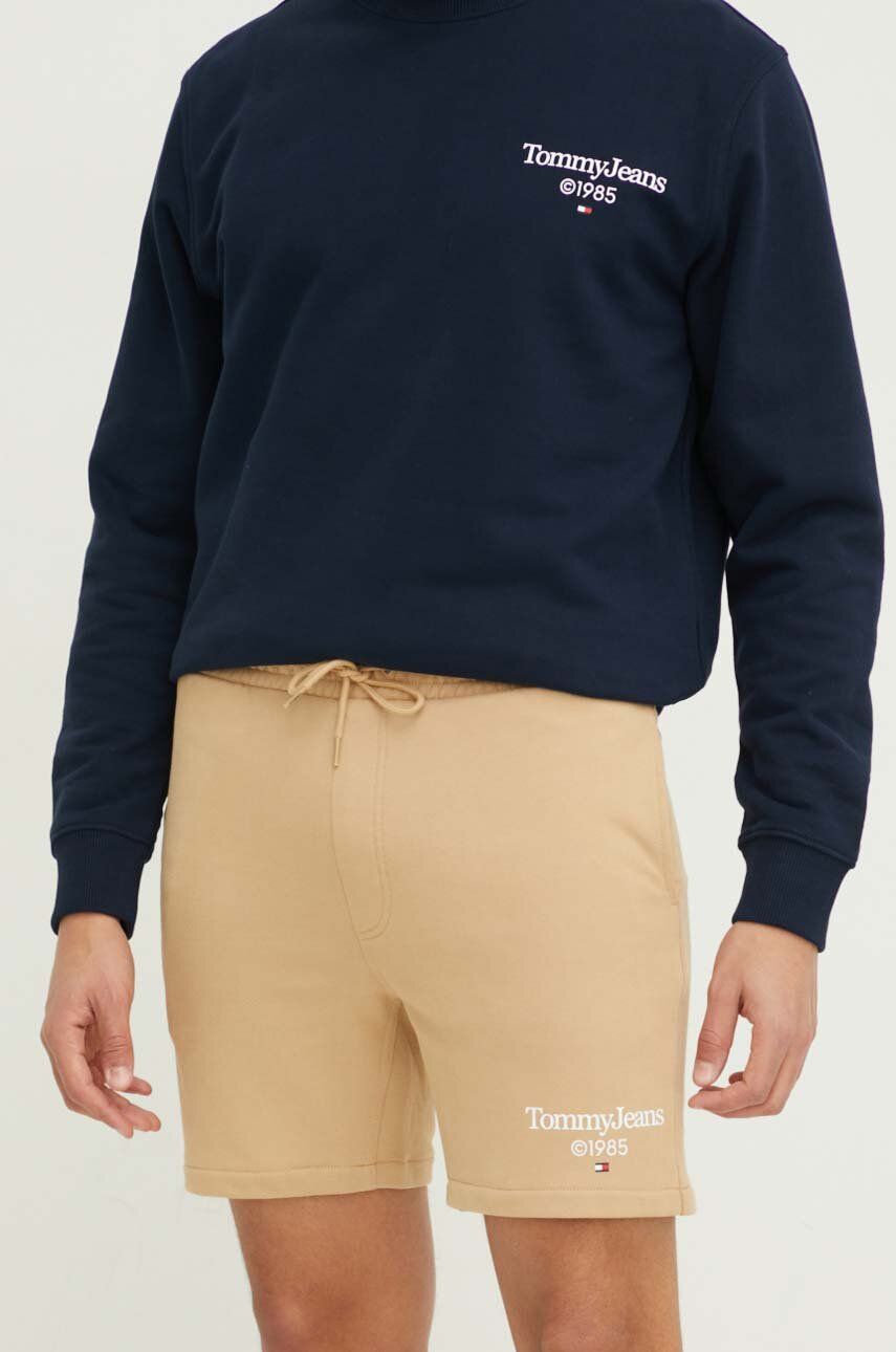 Levně Bavlněné šortky Tommy Jeans béžová barva, DM0DM19153