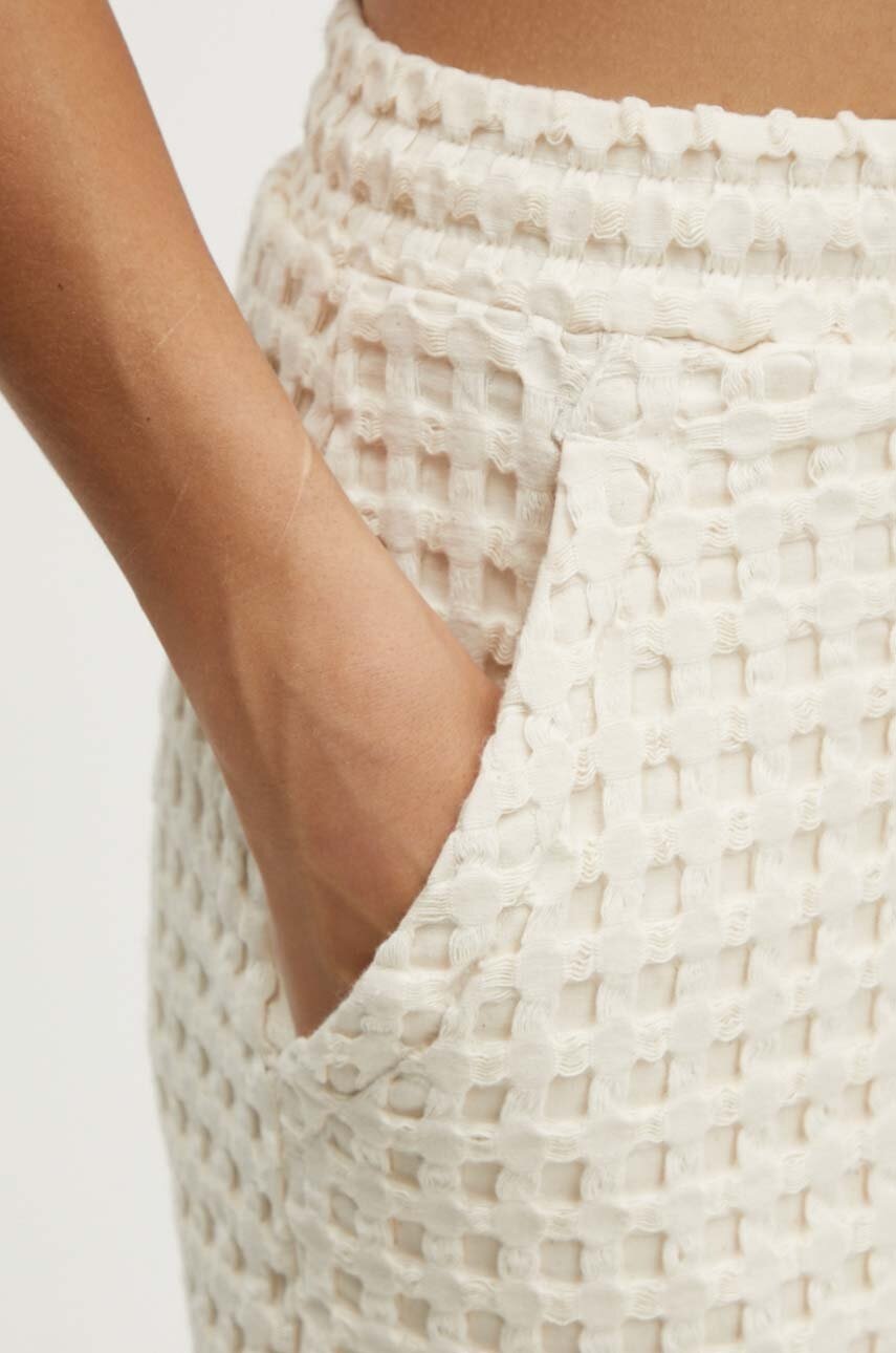 Βαμβακερό σορτσάκι OAS χρώμα: μπεζ φωτογραφία