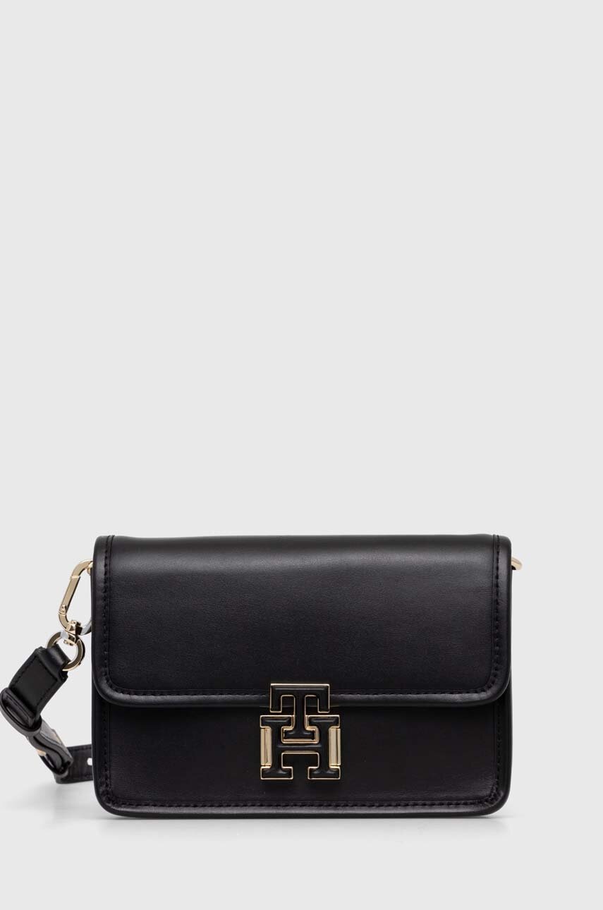 

Кожена чанта Tommy Hilfiger в черно AW0AW15997, Черен