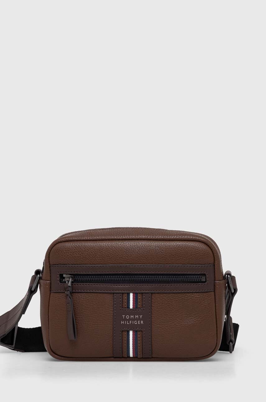 

Кожена чанта през рамо Tommy Hilfiger в кафяво AM0AM12223, Кафяв