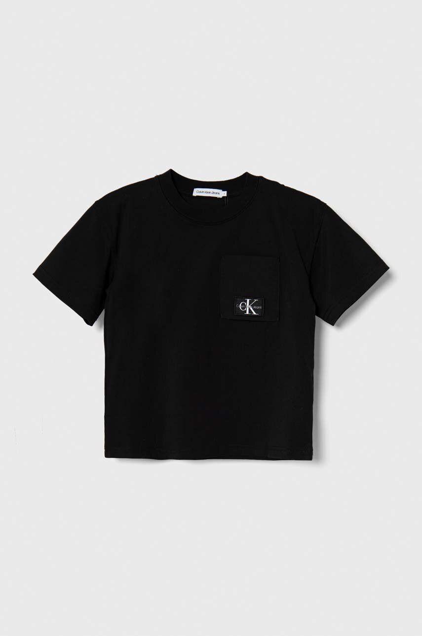 

Детска памучна тениска Calvin Klein Jeans в черно с апликация, Черен