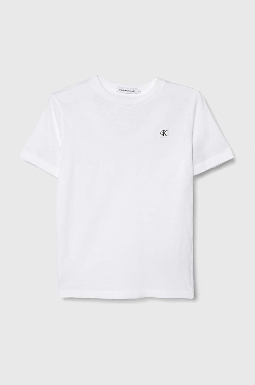 Levně Dětské bavlněné tričko Calvin Klein Jeans bílá barva