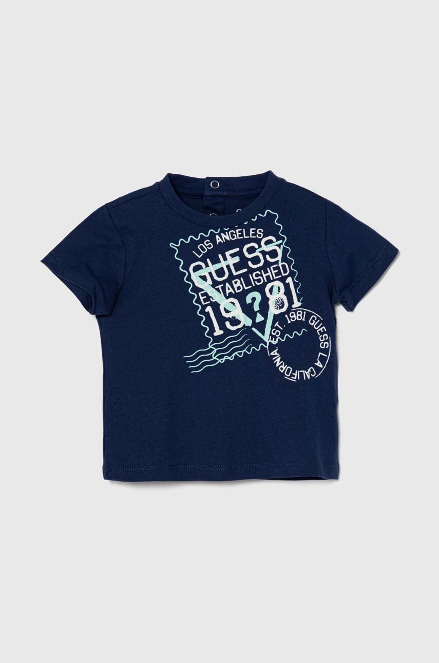 

Бебешка памучна тениска Guess в тъмносиньо с принт, Тъмносин