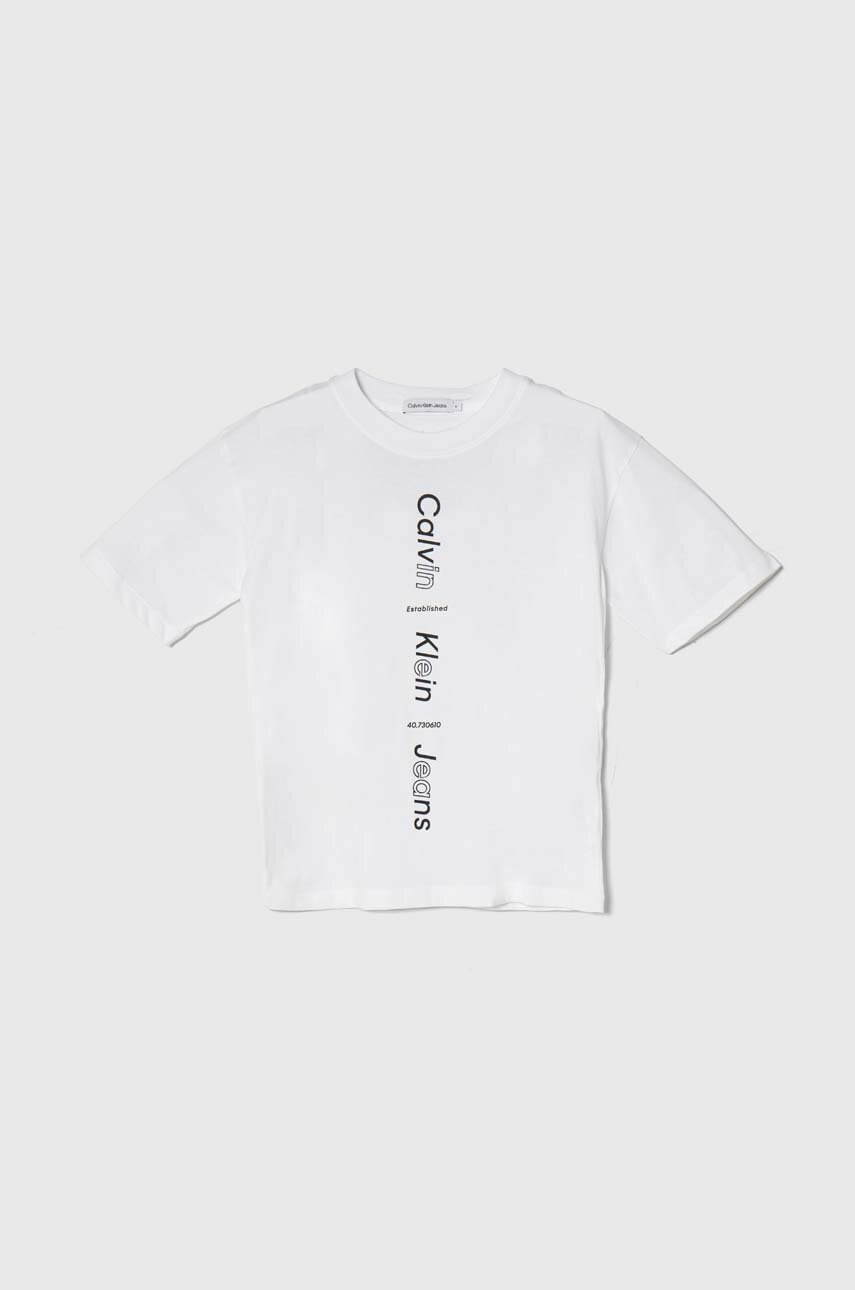 

Детска памучна тениска Calvin Klein Jeans в бяло с принт, Бял