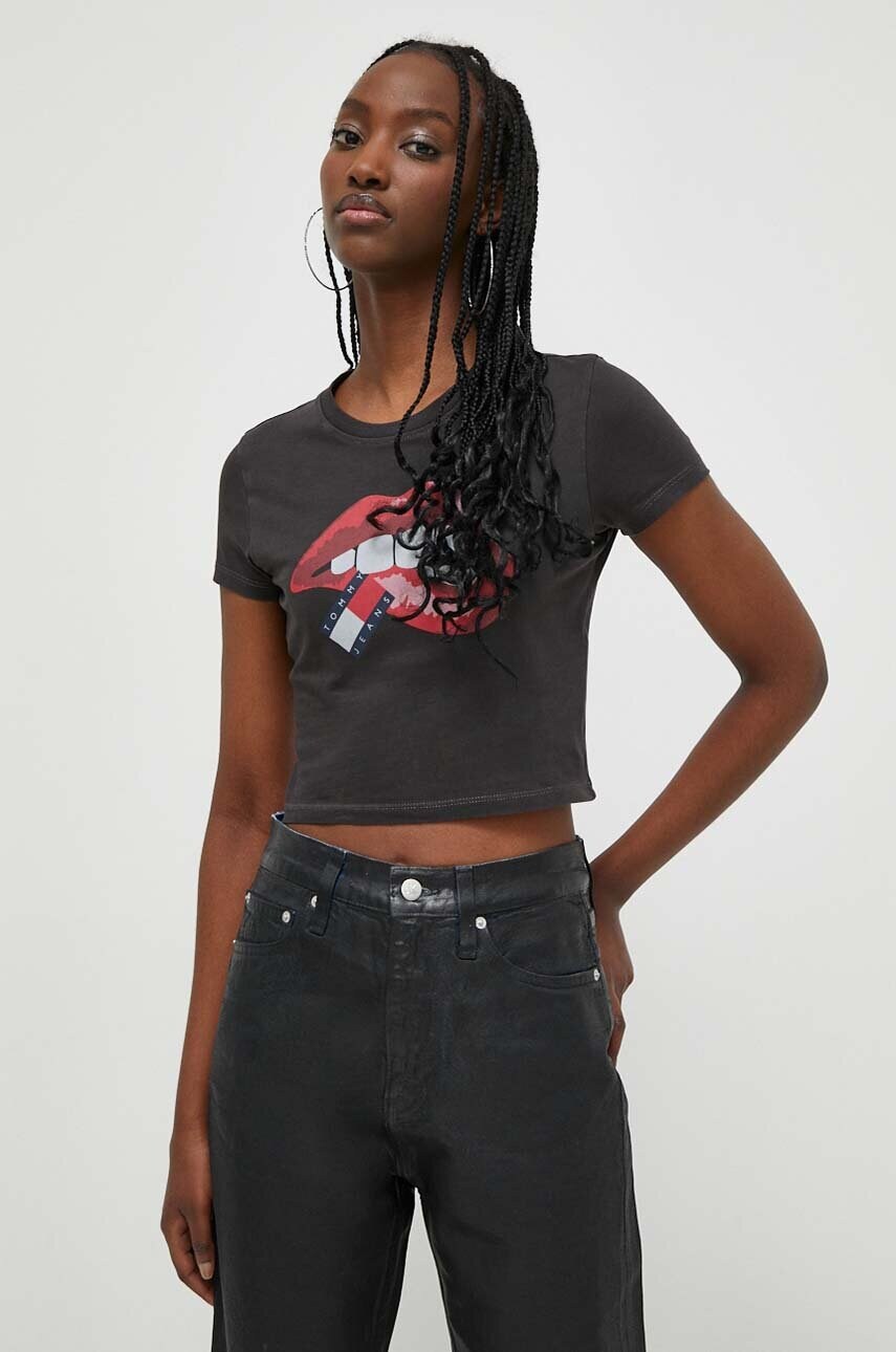 

Памучна тениска Tommy Jeans в черно DW0DW17373, Черен