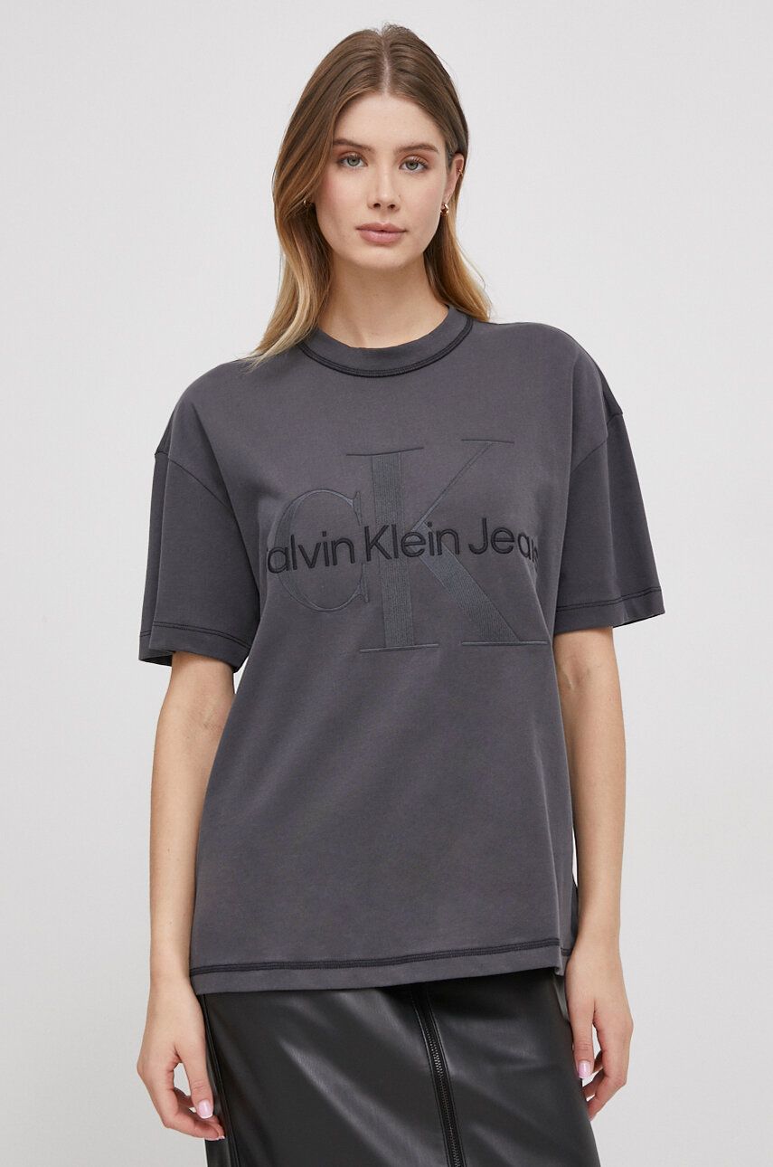 Levně Bavlněné tričko Calvin Klein Jeans šedá barva, J20J222974