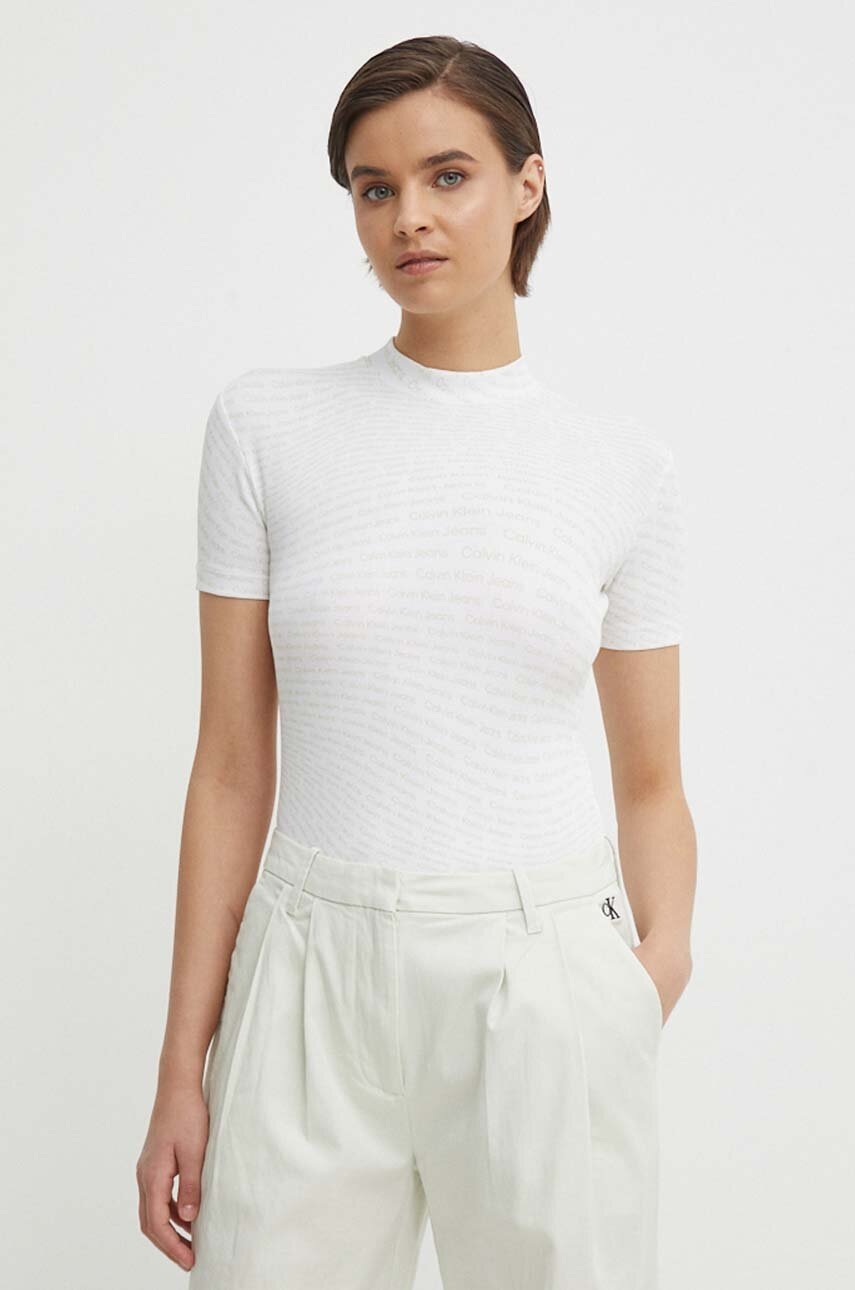 

Тениска Calvin Klein Jeans в бяло с ниско поло J20J223169, Бял