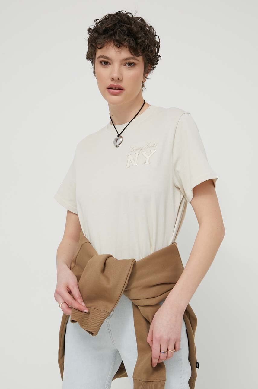 Tommy Jeans tricou din bumbac femei, culoarea bej DW0DW17829 Tommy Jeans tricou din bumbac femei, culoarea bej DW0DW17829