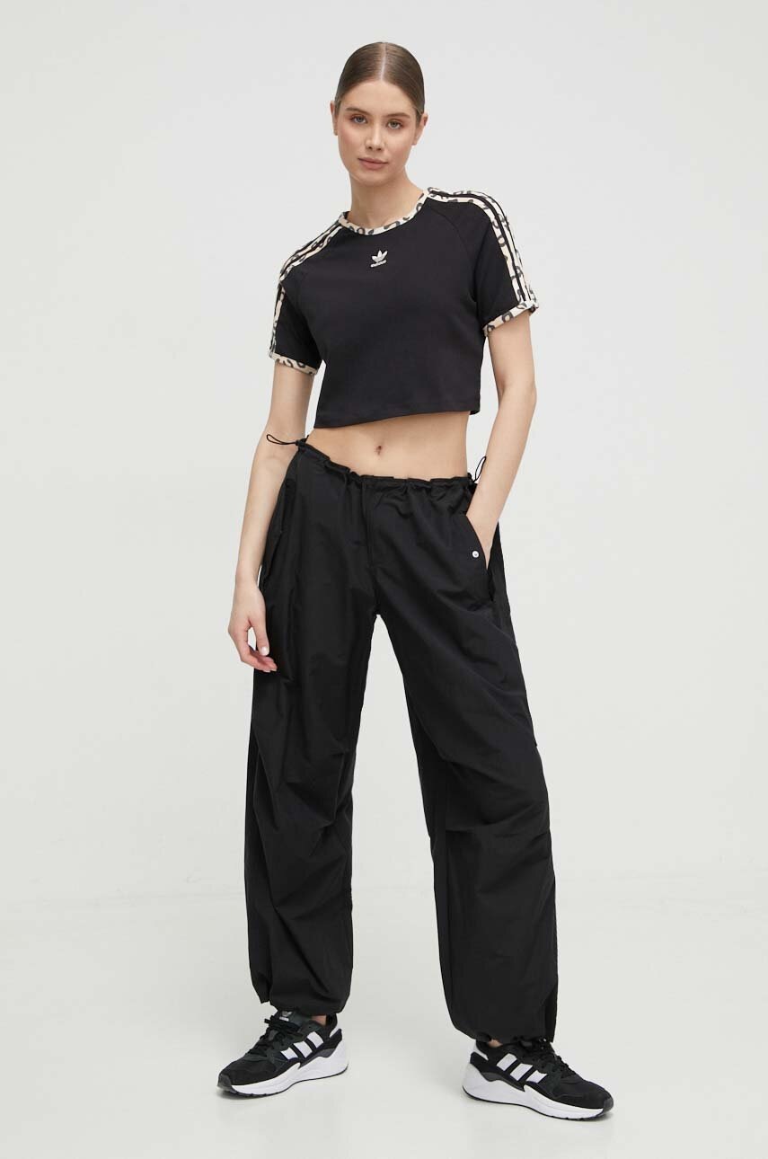 Μπλουζάκι adidas Originals χρώμα: μαύρο IY7062 φωτογραφία