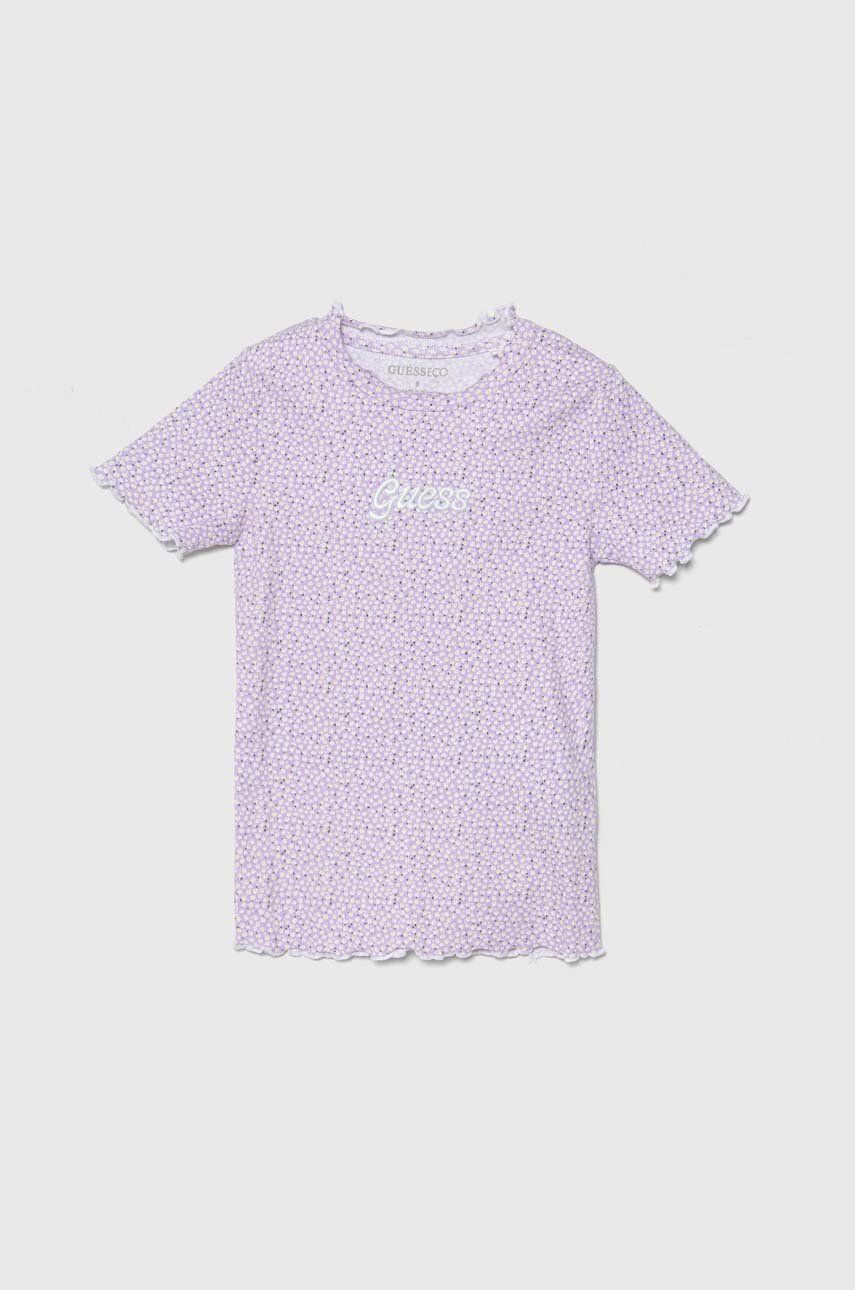 Levně Dětské tričko Guess fialová barva