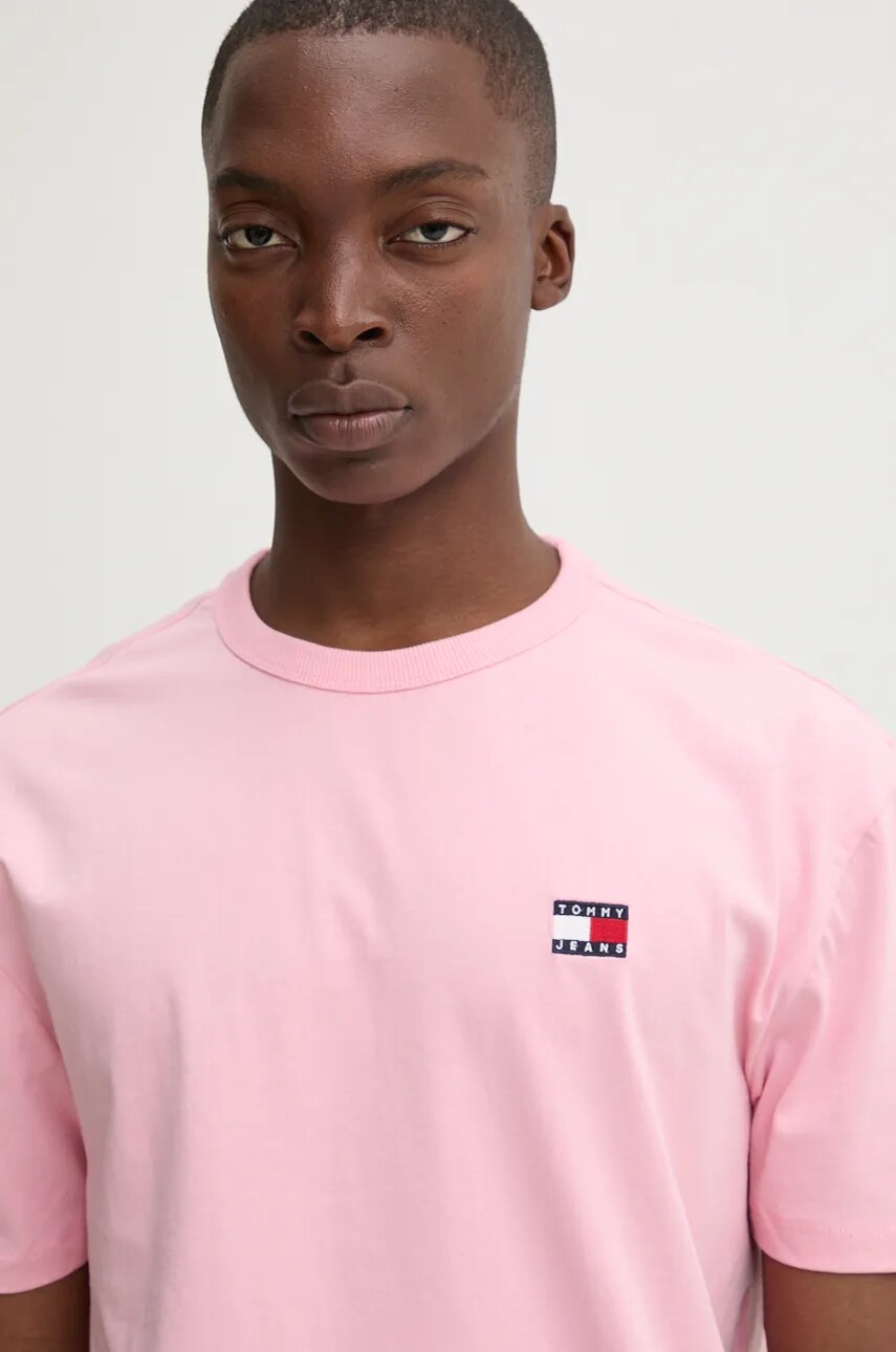 

Памучна тениска Tommy Jeans в розово с изчистен дизайн DM0DM17995, Розов