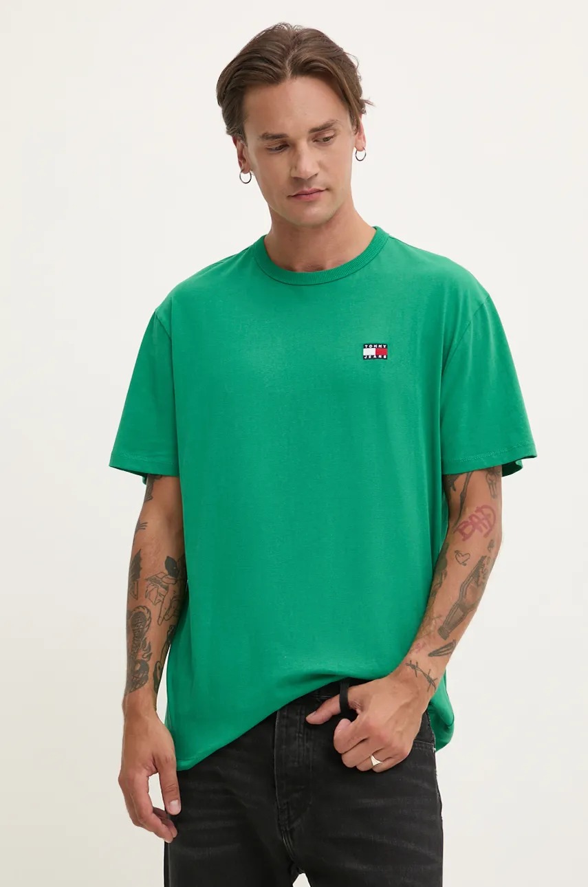 

Памучна тениска Tommy Jeans в зелено с изчистен дизайн DM0DM17995, Зелен