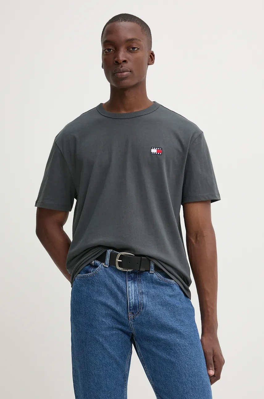 

Памучна тениска Tommy Jeans в сиво с изчистен дизайн DM0DM17995, Сив