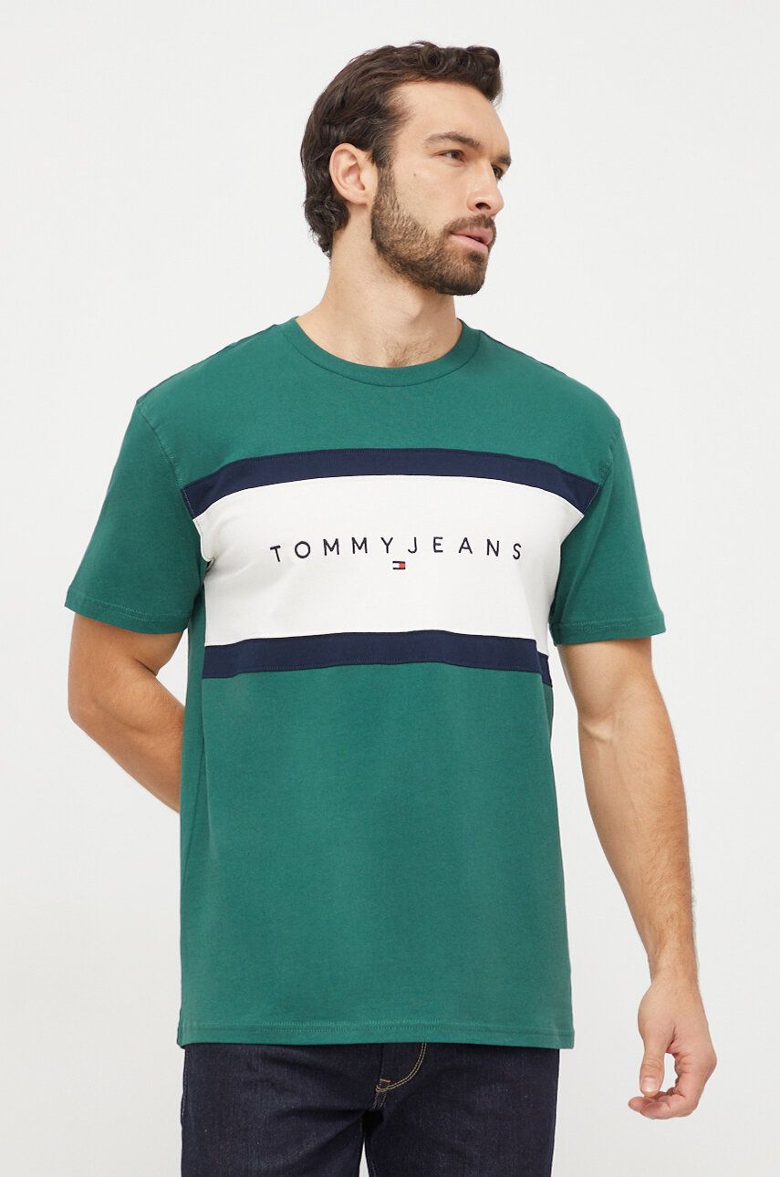 Levně Bavlněné tričko Tommy Jeans zelená barva