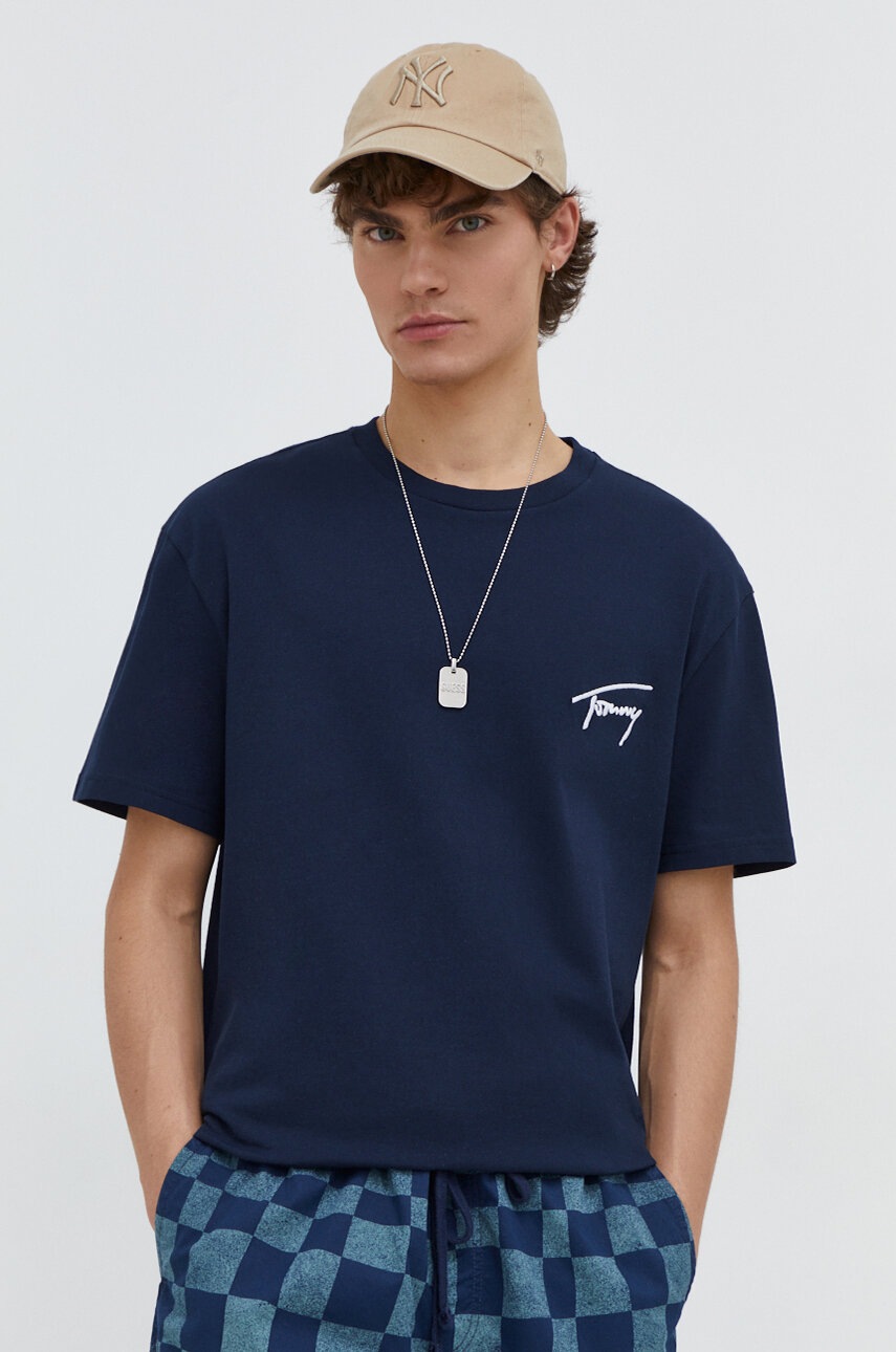 Bavlněné tričko Tommy Jeans tmavomodrá barva, s aplikací, DM0DM17994