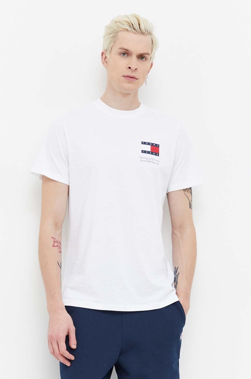 Tommy Jeans tricou din bumbac barbati, culoarea alb, cu imprimeu