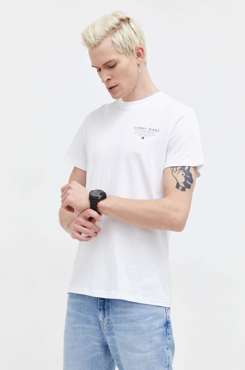Bavlněné tričko Tommy Jeans bílá barva, s potiskem, DM0DM18265