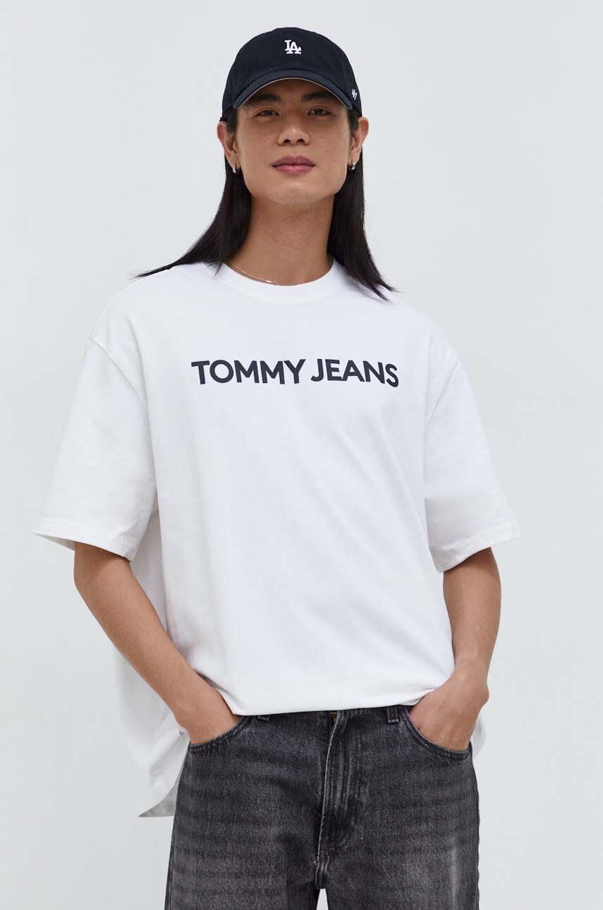Levně Bavlněné tričko Tommy Jeans bílá barva, s potiskem, DM0DM18267