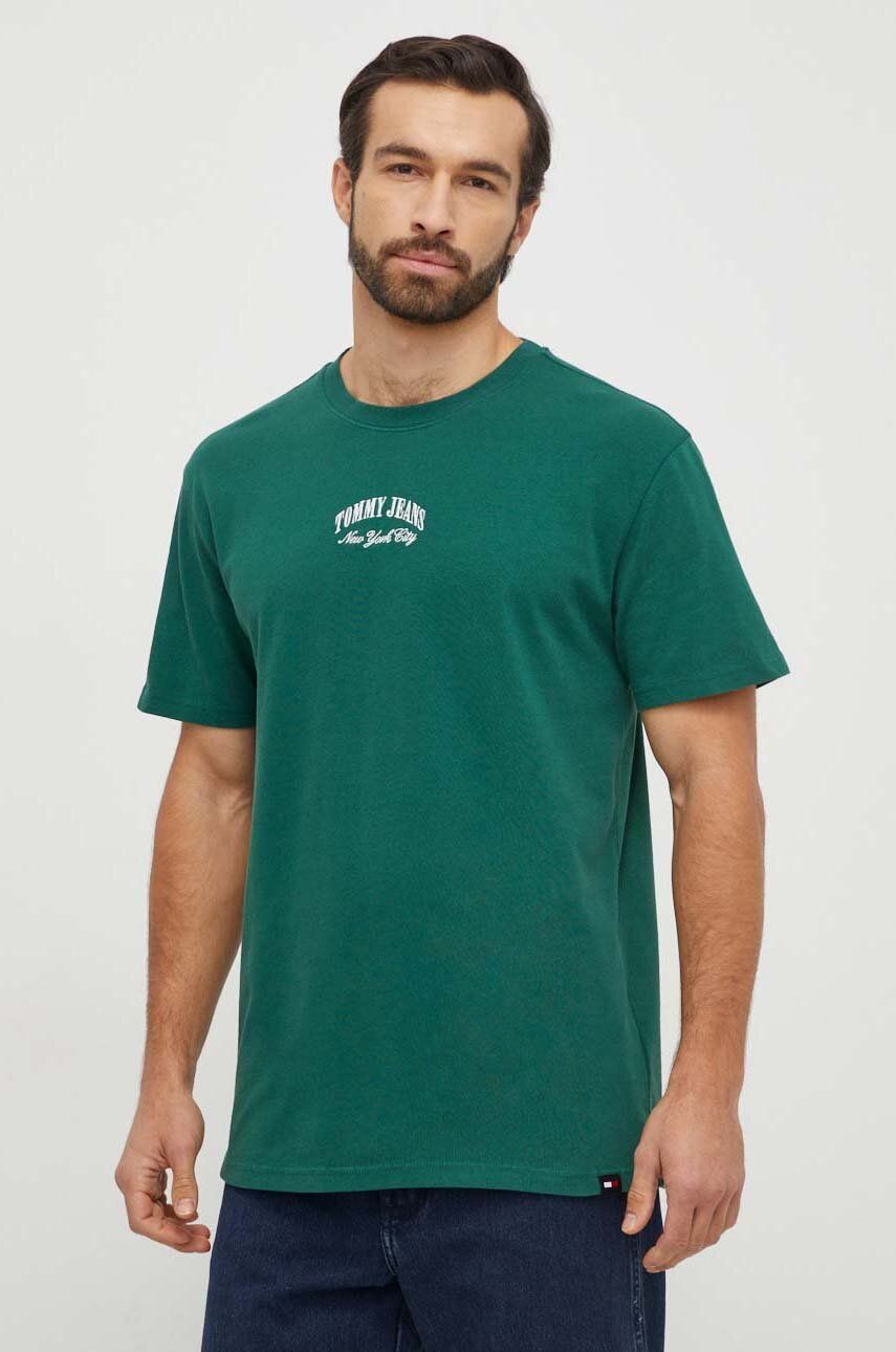 Levně Bavlněné tričko Tommy Jeans zelená barva, s aplikací, DM0DM18275