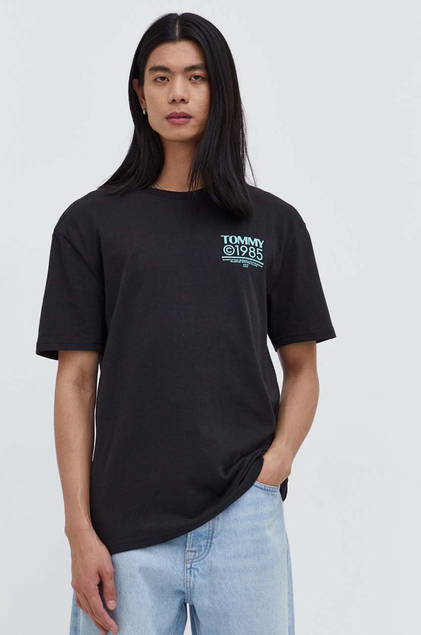 Levně Bavlněné tričko Tommy Jeans černá barva, s potiskem, DM0DM18284