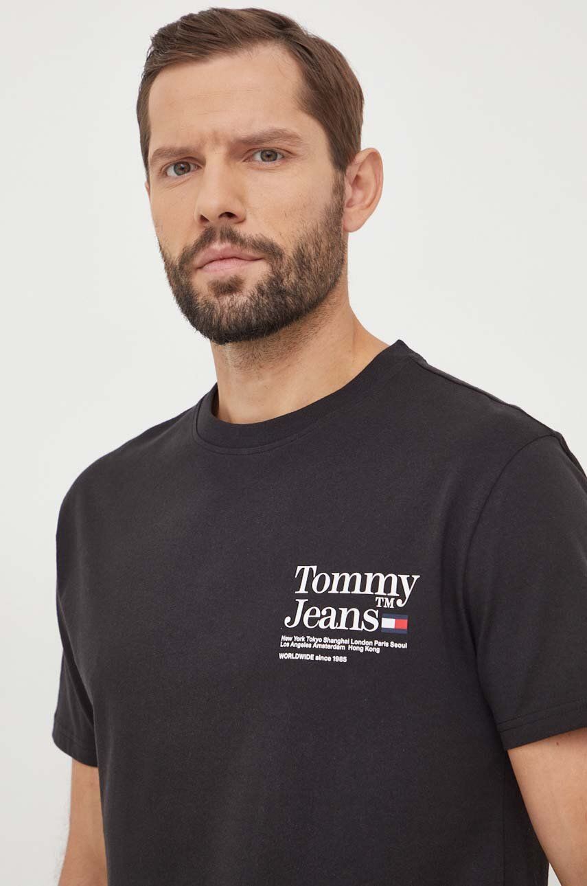 Levně Bavlněné tričko Tommy Jeans černá barva, s potiskem, DM0DM18870
