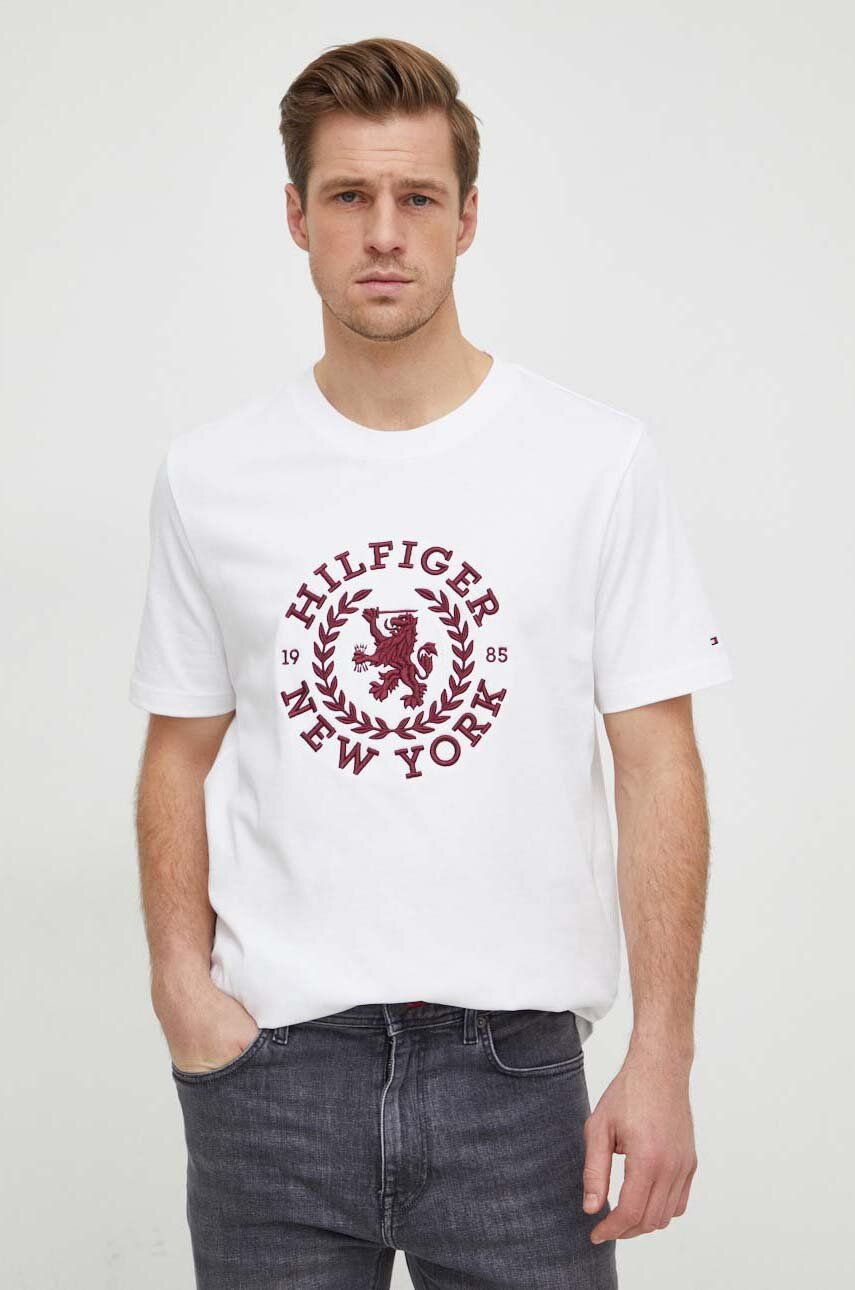 Levně Bavlněné tričko Tommy Hilfiger bílá barva, s aplikací, MW0MW33682