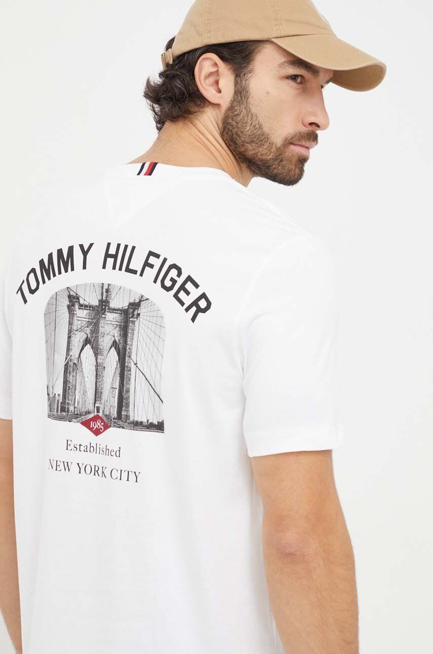 Levně Bavlněné tričko Tommy Hilfiger bílá barva, s potiskem, MW0MW33697