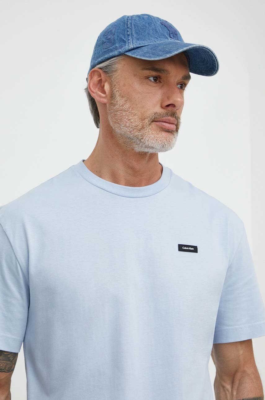 

Памучна тениска Calvin Klein в черно с изчистен дизайн K10K112749, Син
