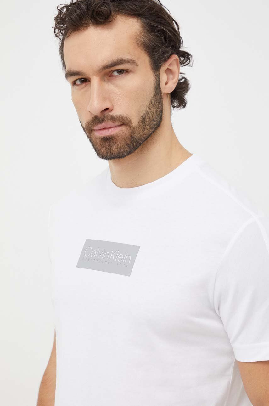 Levně Bavlněné tričko Calvin Klein bílá barva, s aplikací