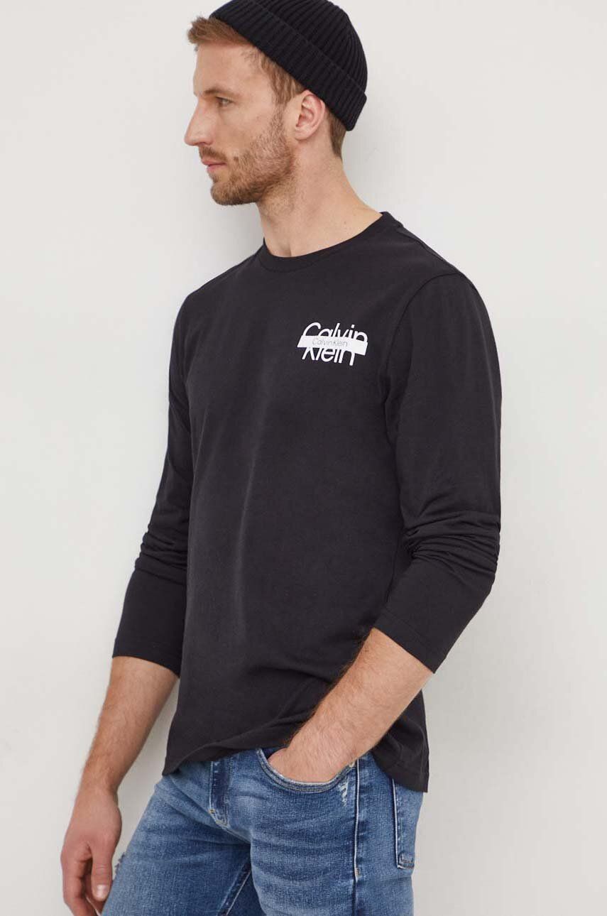 Levně Bavlněné tričko s dlouhým rukávem Calvin Klein černá barva, s potiskem, K10K112891