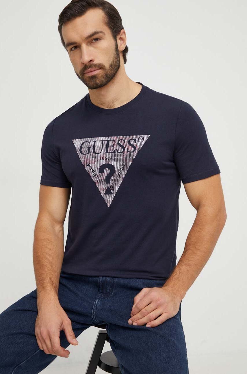 

Футболка Guess чоловічий колір синій з принтом